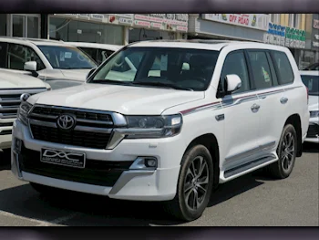  Toyota  Land Cruiser  GXR- Grand Touring  2021  Automatic  114,000 Km  8 Cylinder  Four Wheel Drive (4WD)  SUV  White  With Warranty