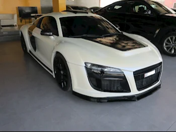 Audi  R8  V10  2010  Automatic  84,000 Km  10 Cylinder  Front Wheel Drive (FWD)  Coupe / Sport  White