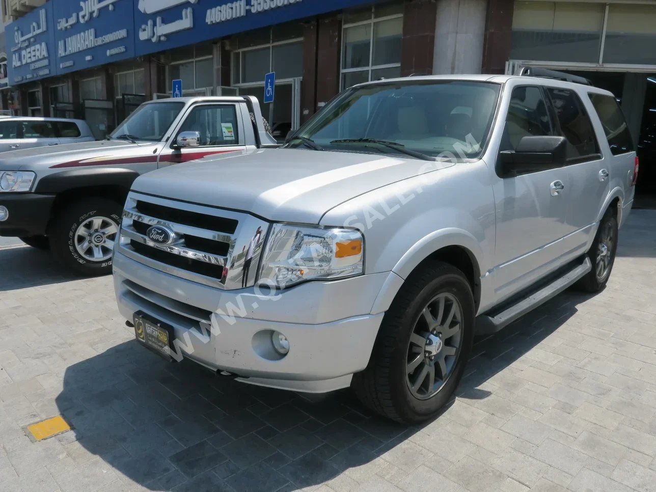 Ford  Expedition  2013  Automatic  101,000 Km  8 Cylinder  Four Wheel Drive (4WD)  SUV  Silver