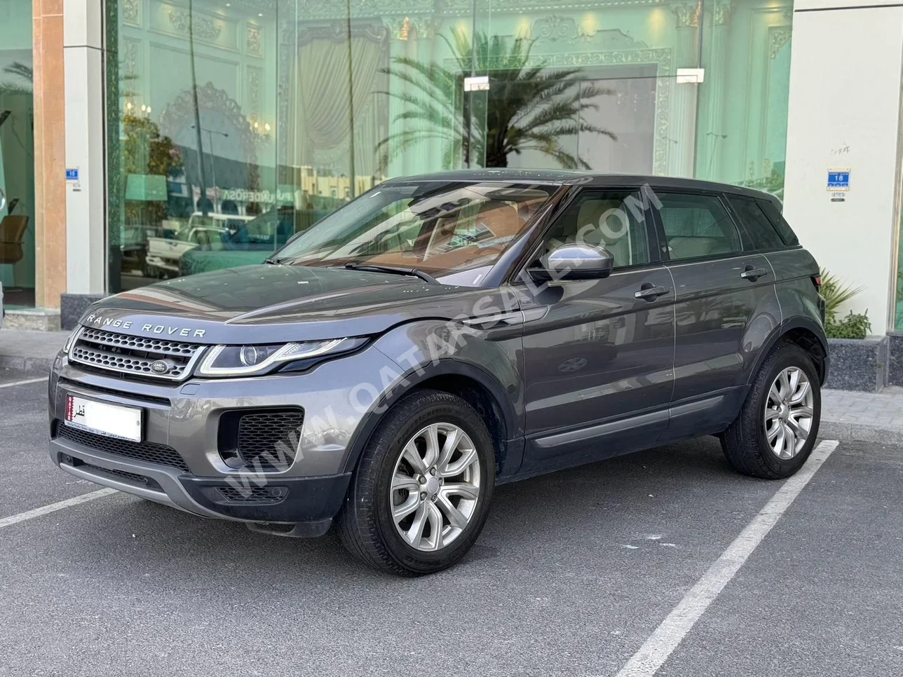  Land Rover  Evoque  2018  Automatic  130,000 Km  6 Cylinder  Four Wheel Drive (4WD)  SUV  Gray  With Warranty