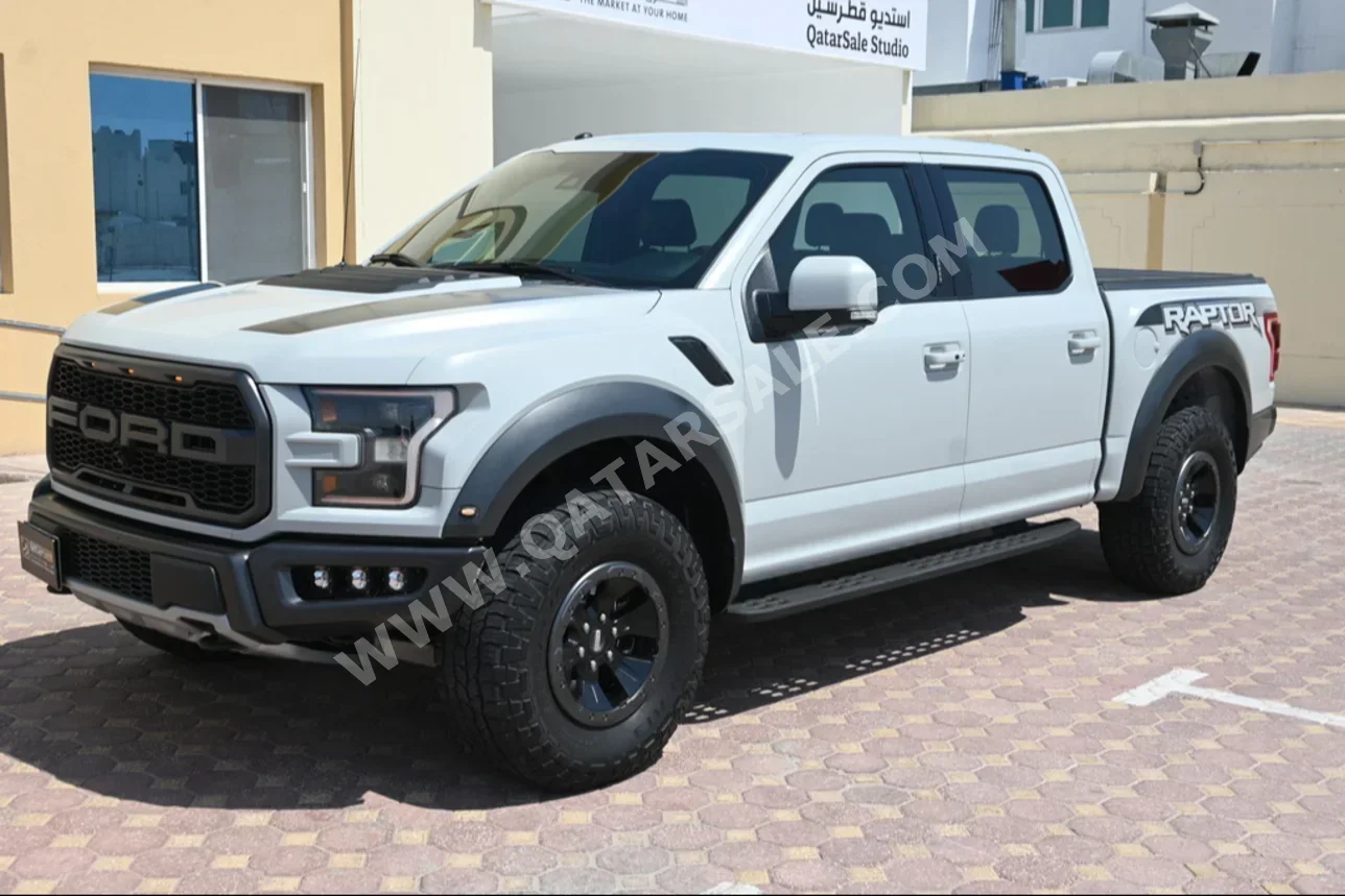  Ford  Raptor  2017  Automatic  95,000 Km  6 Cylinder  Four Wheel Drive (4WD)  Pick Up  Gray  With Warranty