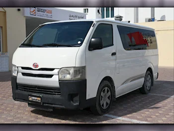 Toyota  Hiace  2015  Manual  458,000 Km  4 Cylinder  Front Wheel Drive (FWD)  Van / Bus  White