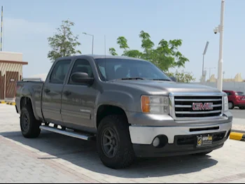  GMC  Sierra  1500  2013  Automatic  228,000 Km  8 Cylinder  Four Wheel Drive (4WD)  Pick Up  Silver  With Warranty