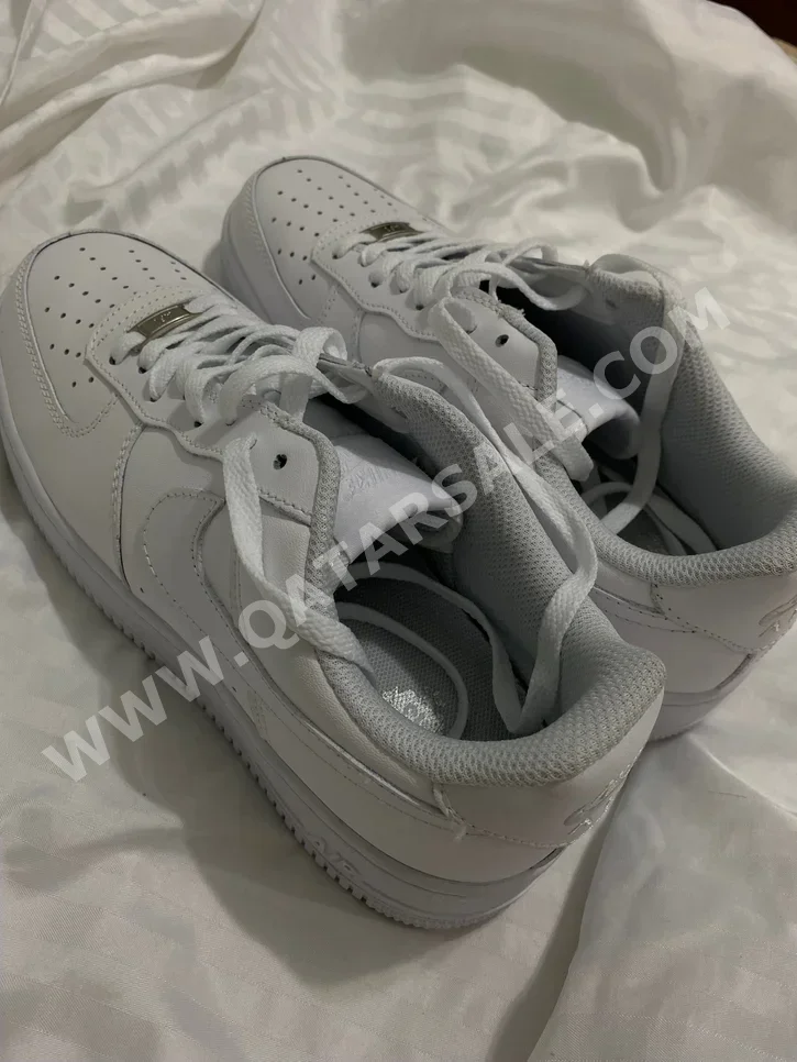 Shoes Nike  White Size 43  Qatar  Men