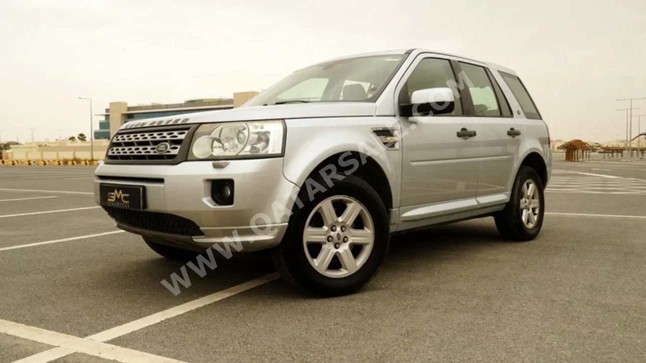 Land Rover  LR2  SE  2011  Automatic  136,000 Km  6 Cylinder  All Wheel Drive (AWD)  SUV  Silver