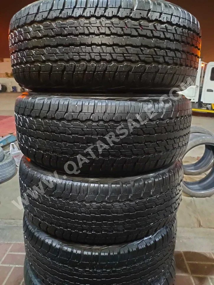 Tire & Wheels Dunlop Made in Japan /  4 Seasons  200 mm  17"
