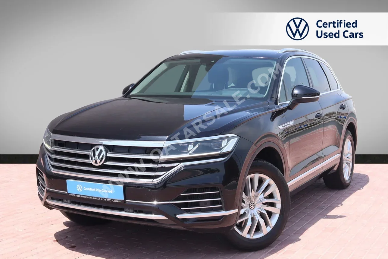 Volkswagen  Touareg  2018  Automatic  97,000 Km  6 Cylinder  All Wheel Drive (AWD)  SUV  Black