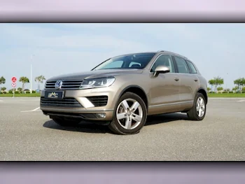 Volkswagen  Touareg  Highline plus  2015  Automatic  71,000 Km  6 Cylinder  All Wheel Drive (AWD)  SUV  Beige