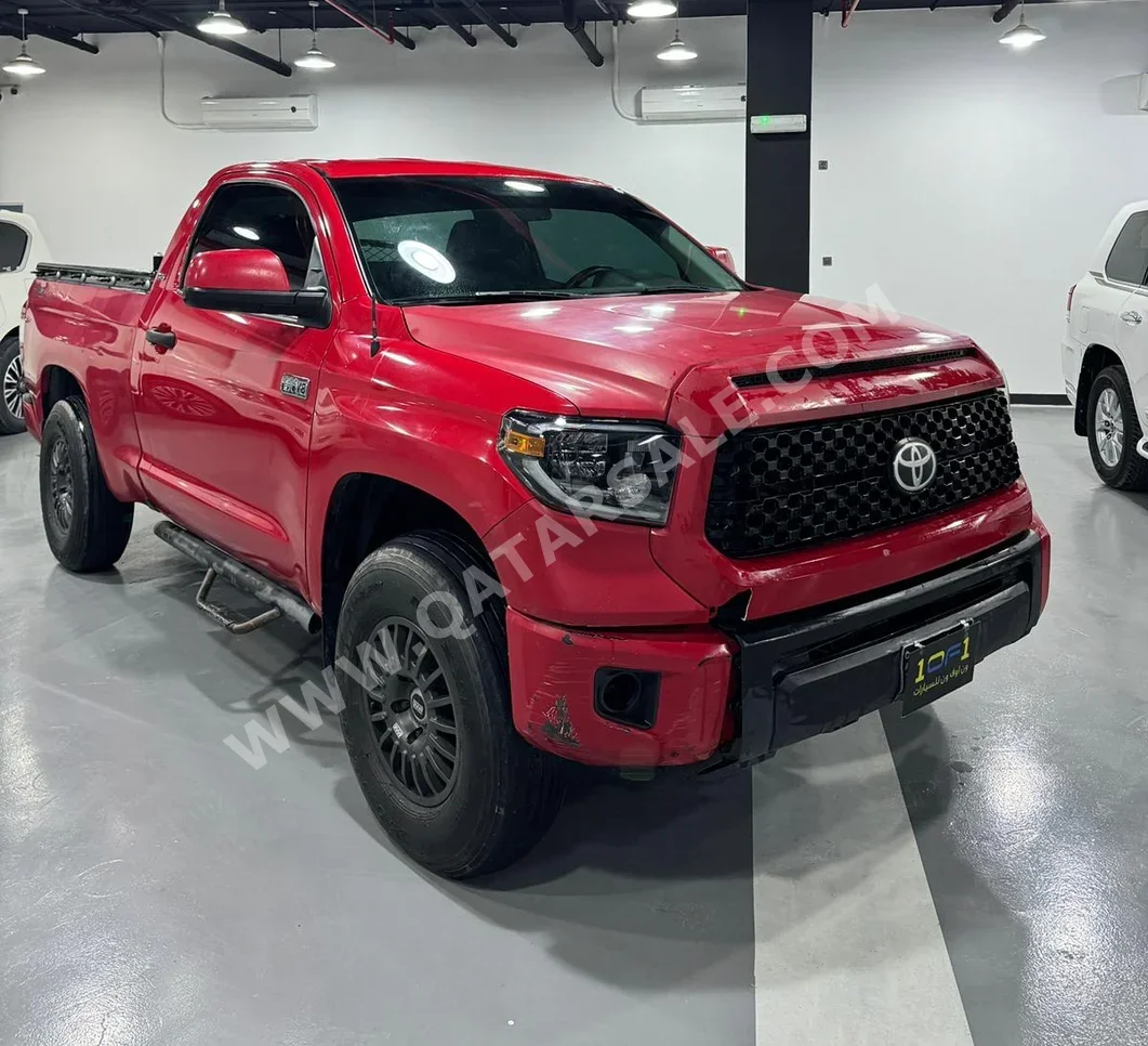Toyota  Tundra  SR5  2014  Automatic  128,000 Km  8 Cylinder  Four Wheel Drive (4WD)  Pick Up  Red