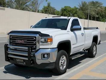 GMC  Sierra  2500 HD  2018  Automatic  47,000 Km  8 Cylinder  Four Wheel Drive (4WD)  Pick Up  White