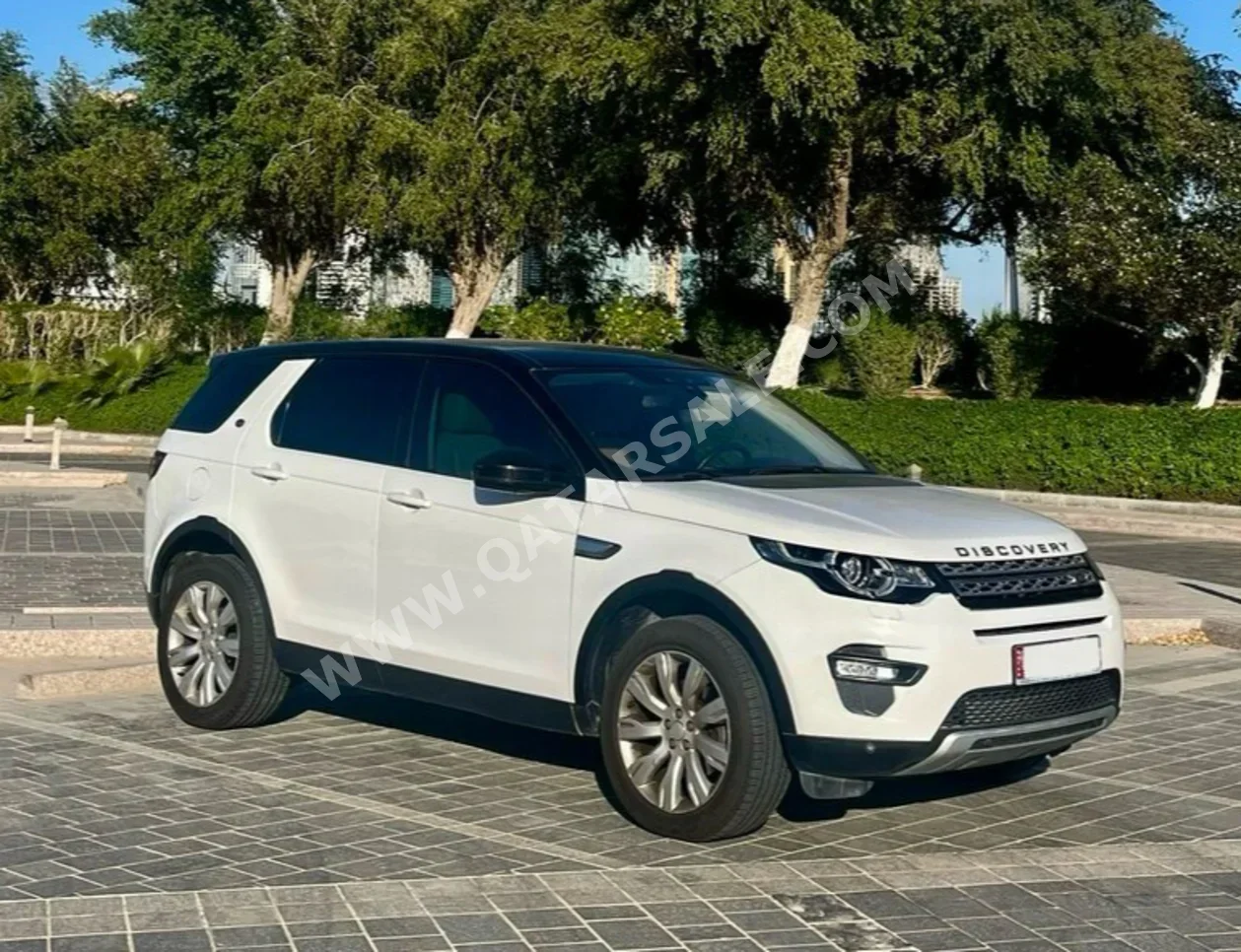 Land Rover  Discovery  Sport HSE  2015  Automatic  80,000 Km  4 Cylinder  Four Wheel Drive (4WD)  SUV  White  With Warranty