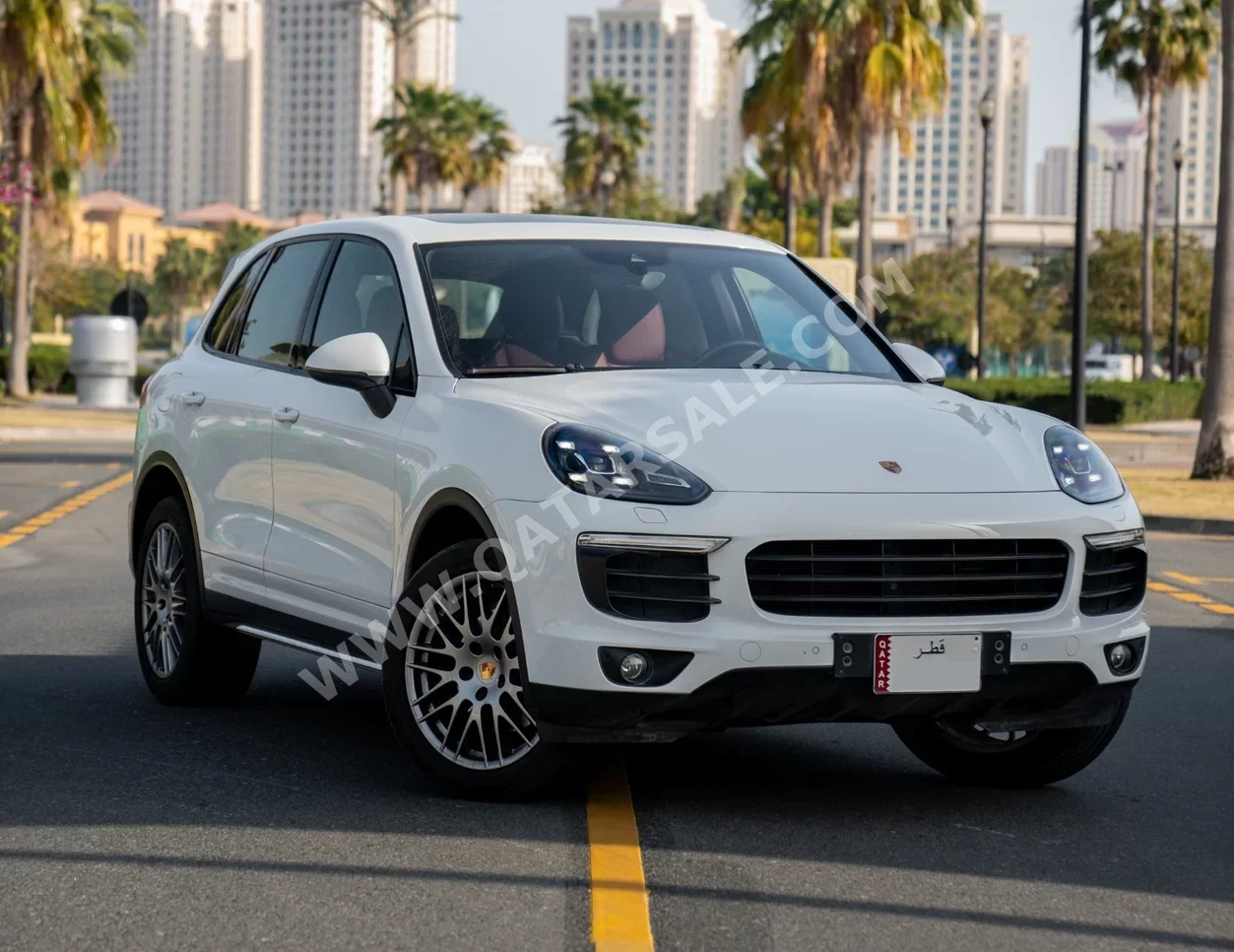 Porsche  Cayenne  2016  Automatic  27,000 Km  6 Cylinder  Four Wheel Drive (4WD)  SUV  White
