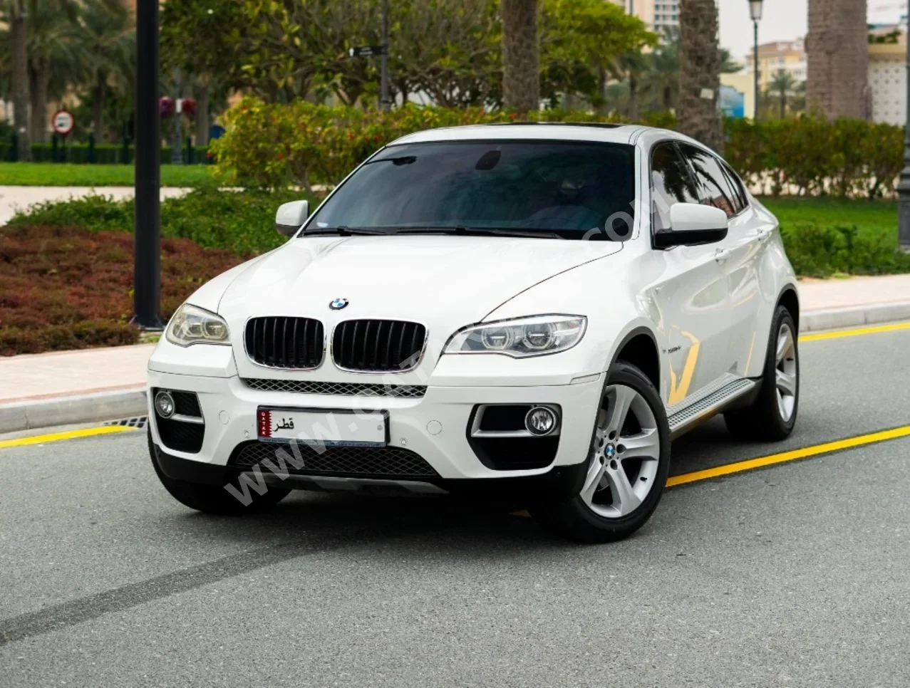 BMW  X-Series  X6  2014  Automatic  102,000 Km  6 Cylinder  Four Wheel Drive (4WD)  SUV  White