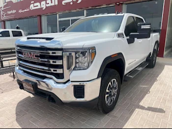 GMC  Sierra  2500 HD  2022  Automatic  63,000 Km  8 Cylinder  Four Wheel Drive (4WD)  Pick Up  White  With Warranty
