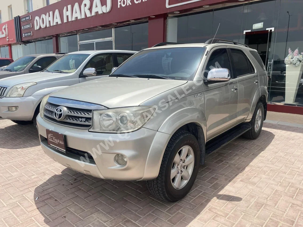 Toyota  Fortuner  2010  Automatic  198,000 Km  6 Cylinder  Four Wheel Drive (4WD)  SUV  Gold