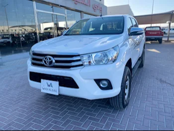 Toyota  Hilux  SR5  2017  Manual  138,000 Km  4 Cylinder  Four Wheel Drive (4WD)  Pick Up  White