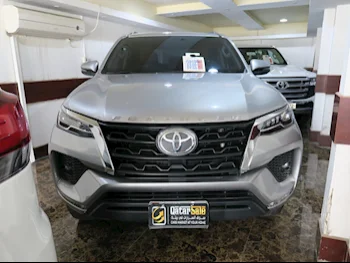 Toyota  Fortuner  2023  Automatic  63,000 Km  6 Cylinder  Four Wheel Drive (4WD)  SUV  Silver  With Warranty