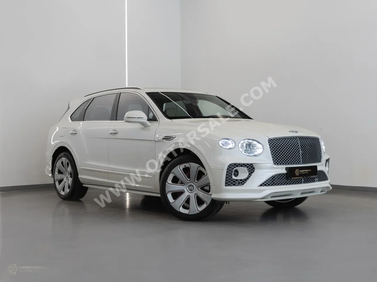 Bentley  Bentayga  Mulliner  2023  Automatic  700 Km  8 Cylinder  All Wheel Drive (AWD)  SUV  White  With Warranty