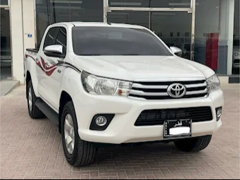 Toyota  Hilux  SR5  2018  Automatic  83,000 Km  4 Cylinder  Four Wheel Drive (4WD)  Pick Up  White