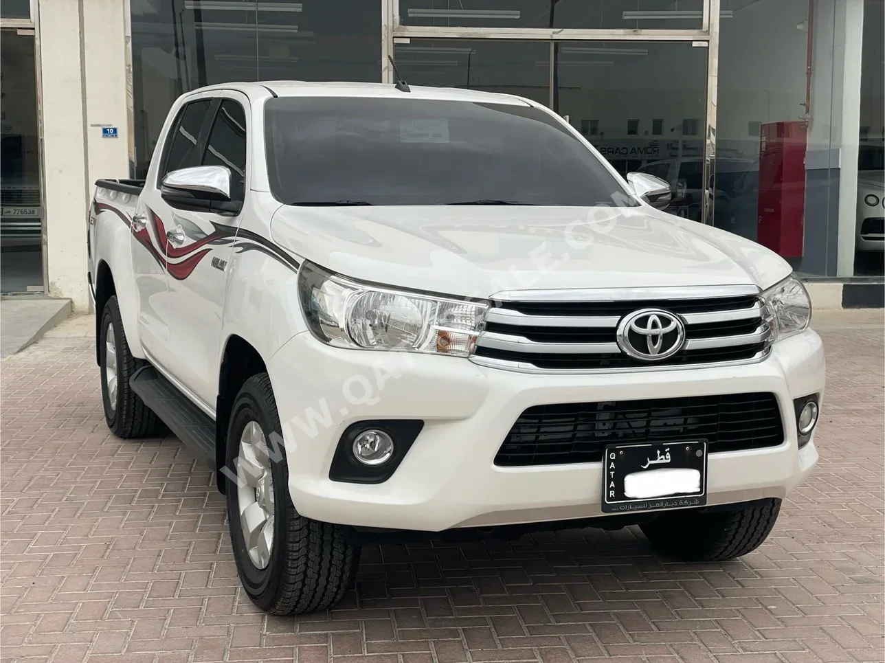 Toyota  Hilux  SR5  2018  Automatic  83,000 Km  4 Cylinder  Four Wheel Drive (4WD)  Pick Up  White
