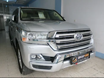  Toyota  Land Cruiser  GXR  2017  Automatic  183,000 Km  8 Cylinder  Four Wheel Drive (4WD)  SUV  Silver  With Warranty