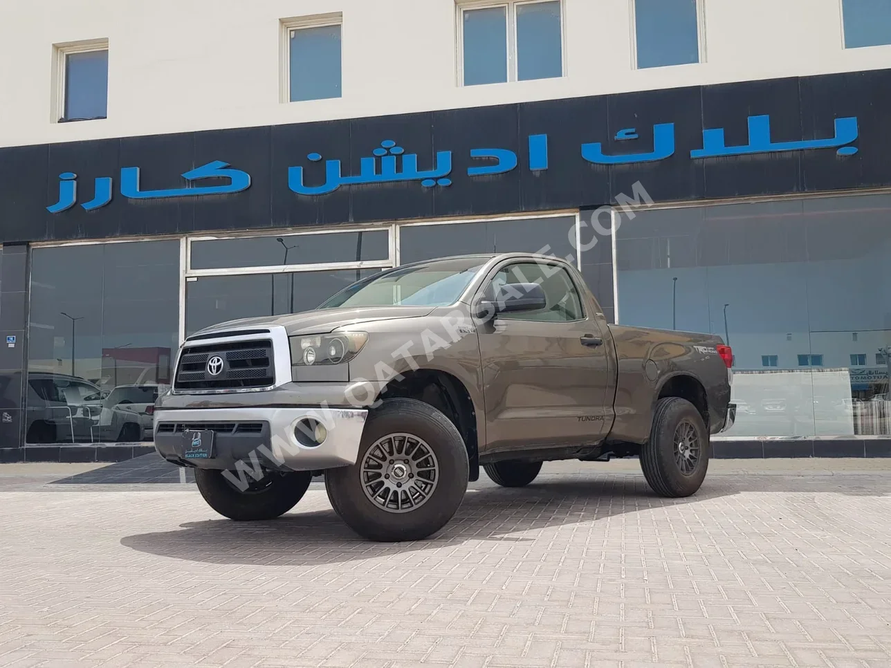 Toyota  Tundra  2010  Automatic  202,000 Km  8 Cylinder  Four Wheel Drive (4WD)  Pick Up  Brown