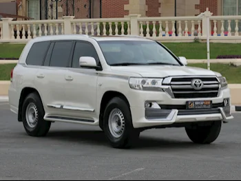  Toyota  Land Cruiser  VXR  2017  Automatic  177,000 Km  8 Cylinder  Four Wheel Drive (4WD)  SUV  White  With Warranty