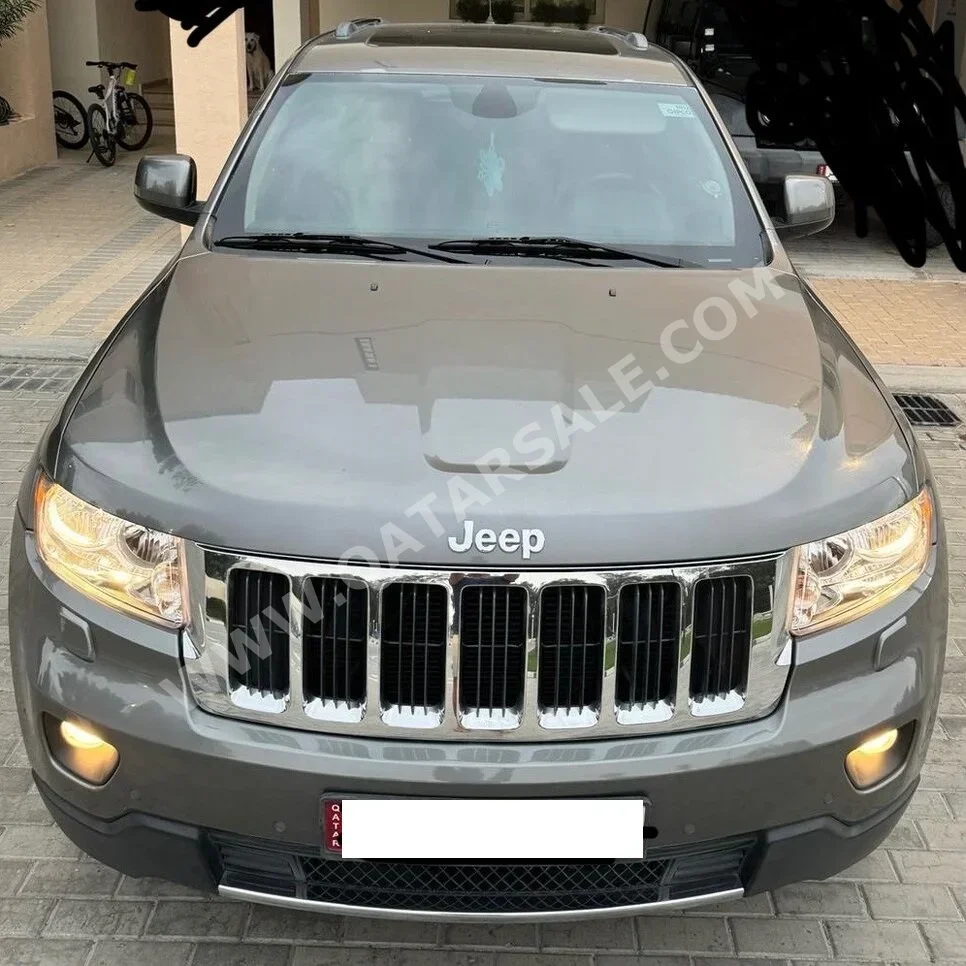 Jeep  Grand Cherokee  Limited  2012  Automatic  146,000 Km  8 Cylinder  Four Wheel Drive (4WD)  SUV  Black and Gray