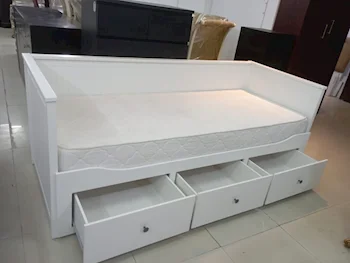 الأسّرة ايكيا  سرير قابل للتمديد  أبيض