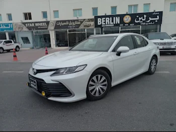Toyota  Camry  LE  2023  Automatic  28,000 Km  4 Cylinder  Front Wheel Drive (FWD)  Sedan  White  With Warranty