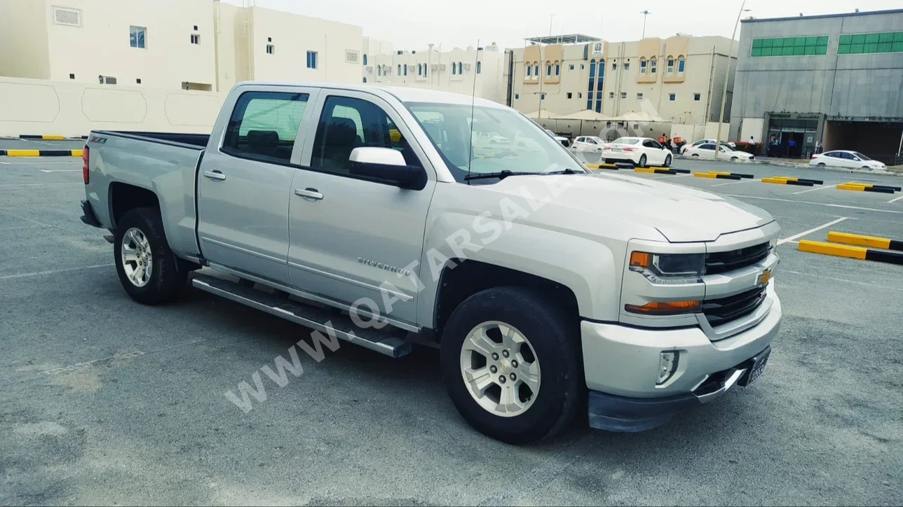 Chevrolet  Silverado  2017  Automatic  143,000 Km  8 Cylinder  Four Wheel Drive (4WD)  Pick Up  Silver