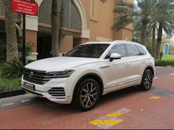 Volkswagen  Touareg  Highline plus  2020  Automatic  55,820 Km  6 Cylinder  All Wheel Drive (AWD)  SUV  White  With Warranty