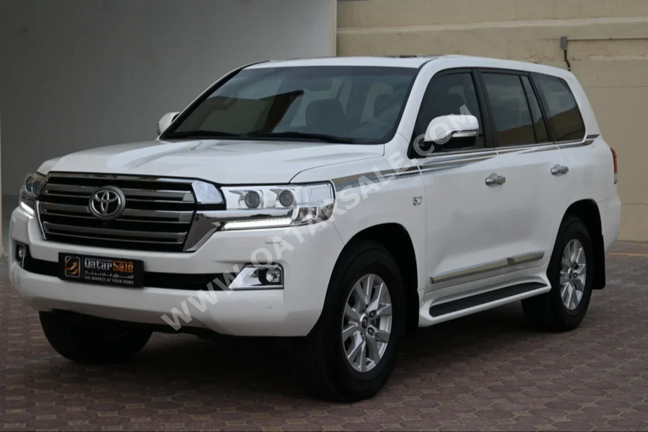Toyota  Land Cruiser  VXR  2021  Automatic  56,000 Km  8 Cylinder  Four Wheel Drive (4WD)  SUV  White  With Warranty
