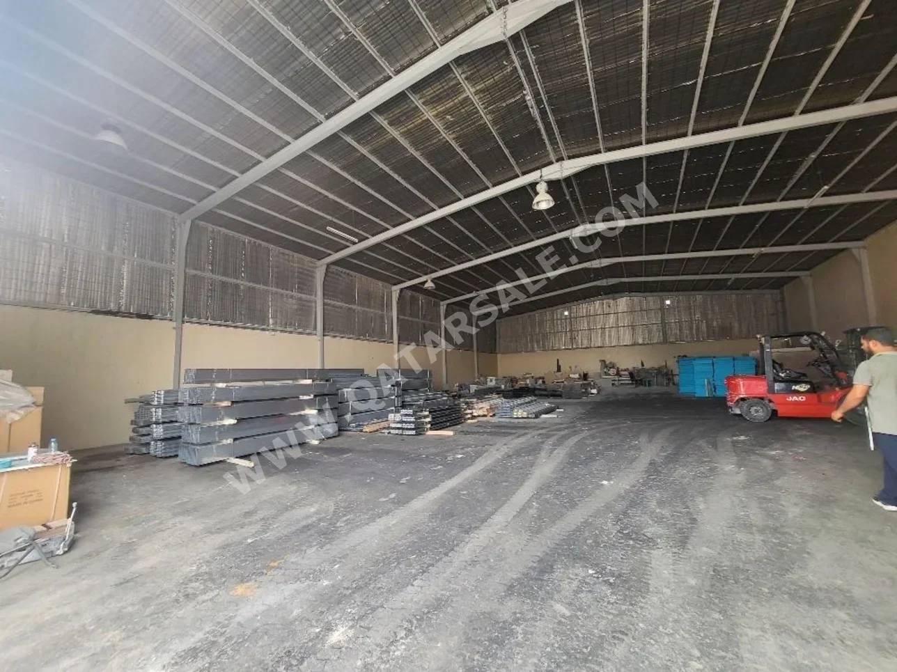 Warehouses & Stores Doha  Industrial Area Area Size: 500 Square Meter