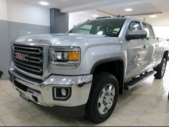 GMC  Sierra  2500 HD  2015  Automatic  226,000 Km  8 Cylinder  Four Wheel Drive (4WD)  Pick Up  Silver