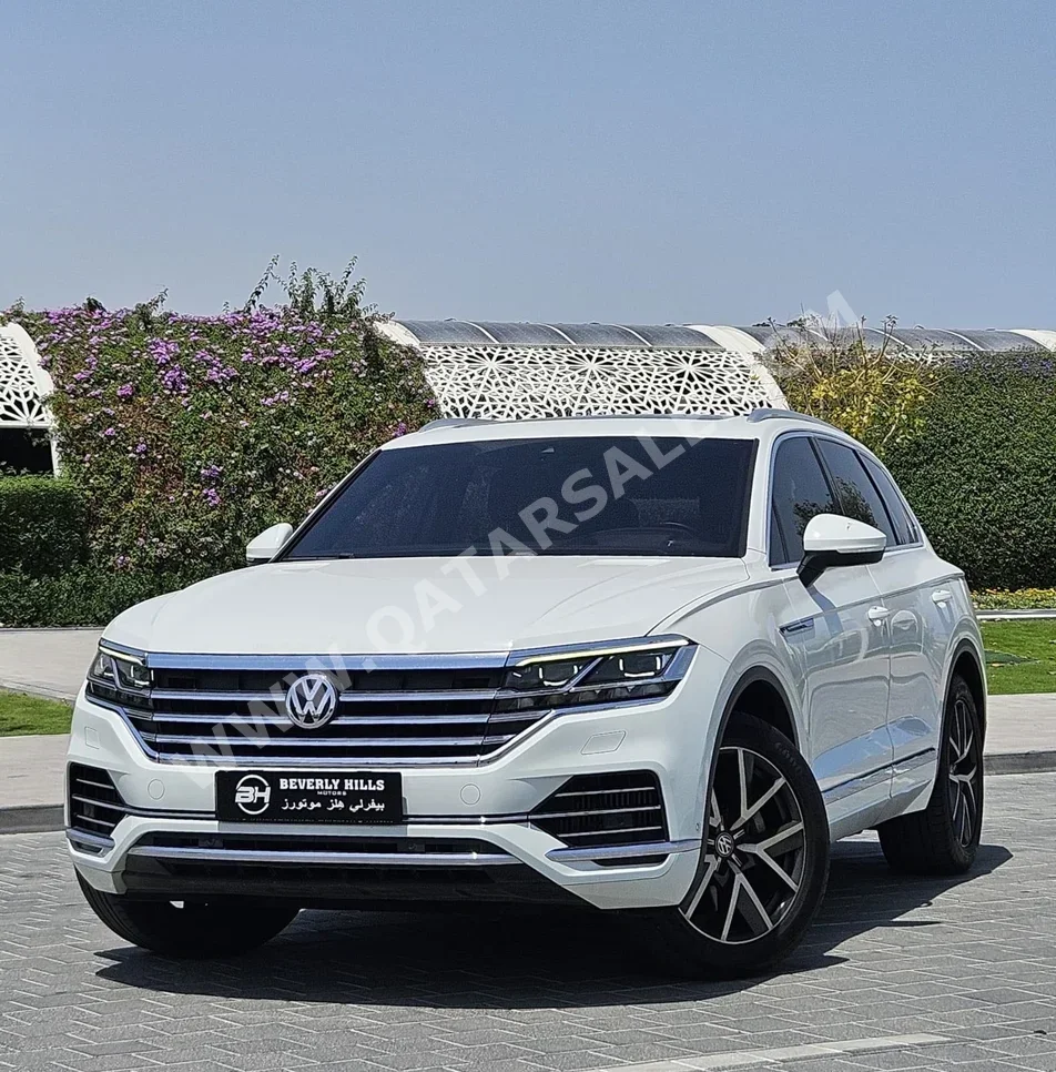 Volkswagen  Touareg  Highline plus  2020  Automatic  55,885 Km  6 Cylinder  All Wheel Drive (AWD)  SUV  White  With Warranty