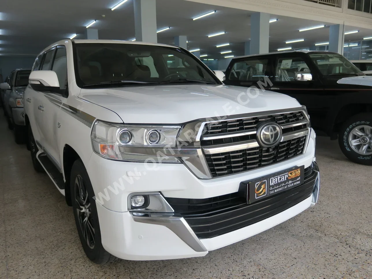 Toyota  Land Cruiser  VXR  2021  Automatic  143,000 Km  8 Cylinder  Four Wheel Drive (4WD)  SUV  White