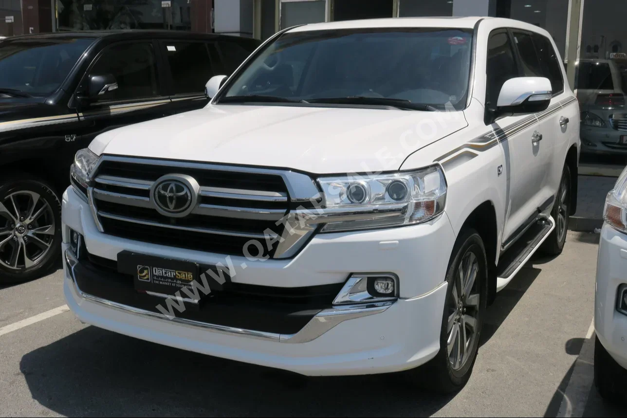  Toyota  Land Cruiser  VXR  2019  Automatic  170,000 Km  8 Cylinder  Four Wheel Drive (4WD)  SUV  White  With Warranty