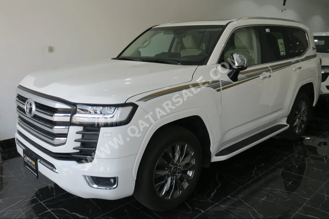  Toyota  Land Cruiser  VX Twin Turbo  2022  Automatic  43,000 Km  6 Cylinder  Four Wheel Drive (4WD)  SUV  White  With Warranty