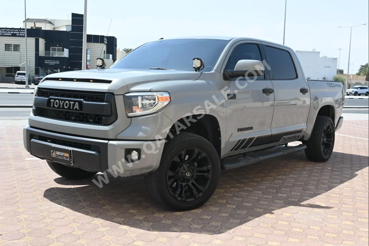 Toyota  Tundra  TRD  2017  Automatic  185,000 Km  8 Cylinder  Four Wheel Drive (4WD)  Pick Up  Silver