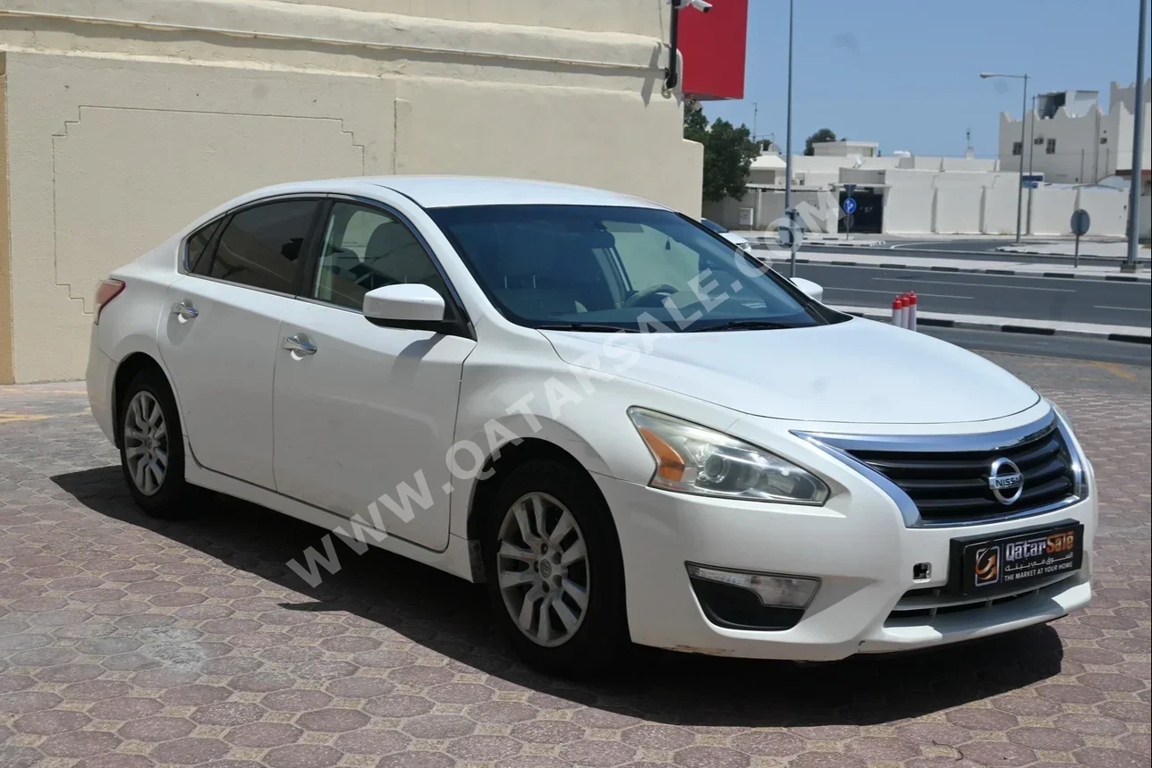 Nissan  Altima  2013  Automatic  222,000 Km  4 Cylinder  Front Wheel Drive (FWD)  Sedan  White