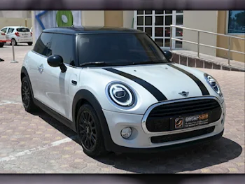Mini  Cooper  2019  Automatic  17,000 Km  3 Cylinder  Front Wheel Drive (FWD)  Hatchback  Black and Silver  With Warranty