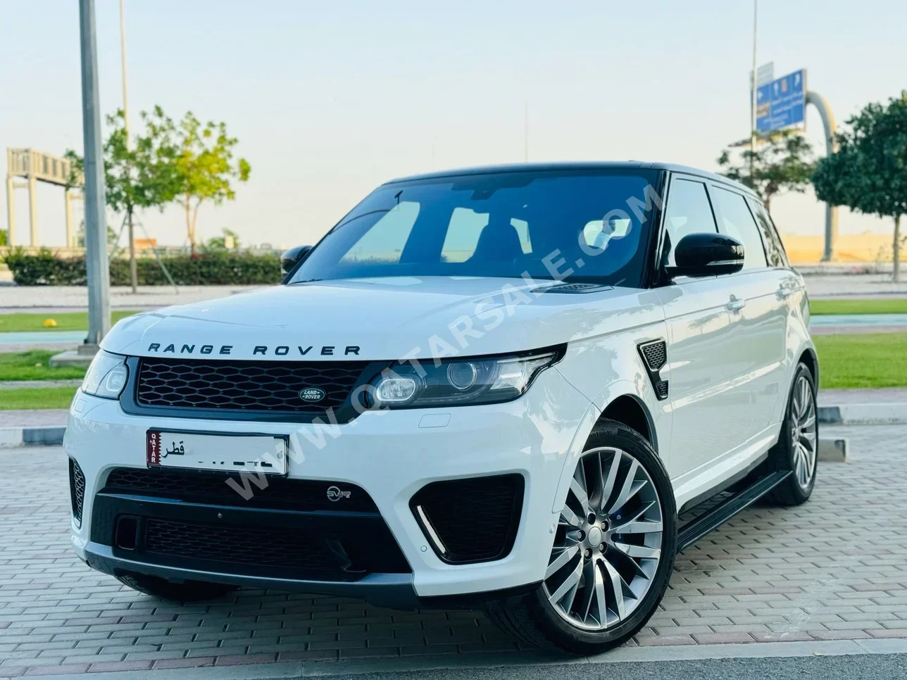 Land Rover  Range Rover  Sport SVR  2016  Automatic  112,000 Km  8 Cylinder  Four Wheel Drive (4WD)  SUV  White