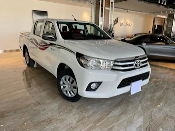 Toyota  Hilux  2020  Automatic  29,000 Km  4 Cylinder  Rear Wheel Drive (RWD)  Pick Up  White