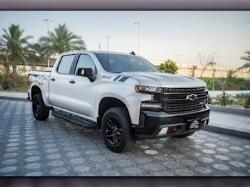 Chevrolet  Silverado  LT  2022  Automatic  80,000 Km  8 Cylinder  Four Wheel Drive (4WD)  Pick Up  Silver