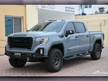 GMC  Sierra  AT4  2019  Automatic  117,500 Km  8 Cylinder  Four Wheel Drive (4WD)  Pick Up  Gray