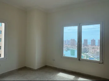 3 غرف نوم  شقة  للايجار  في الدوحة -  اللؤلؤة  نصف مفروشة