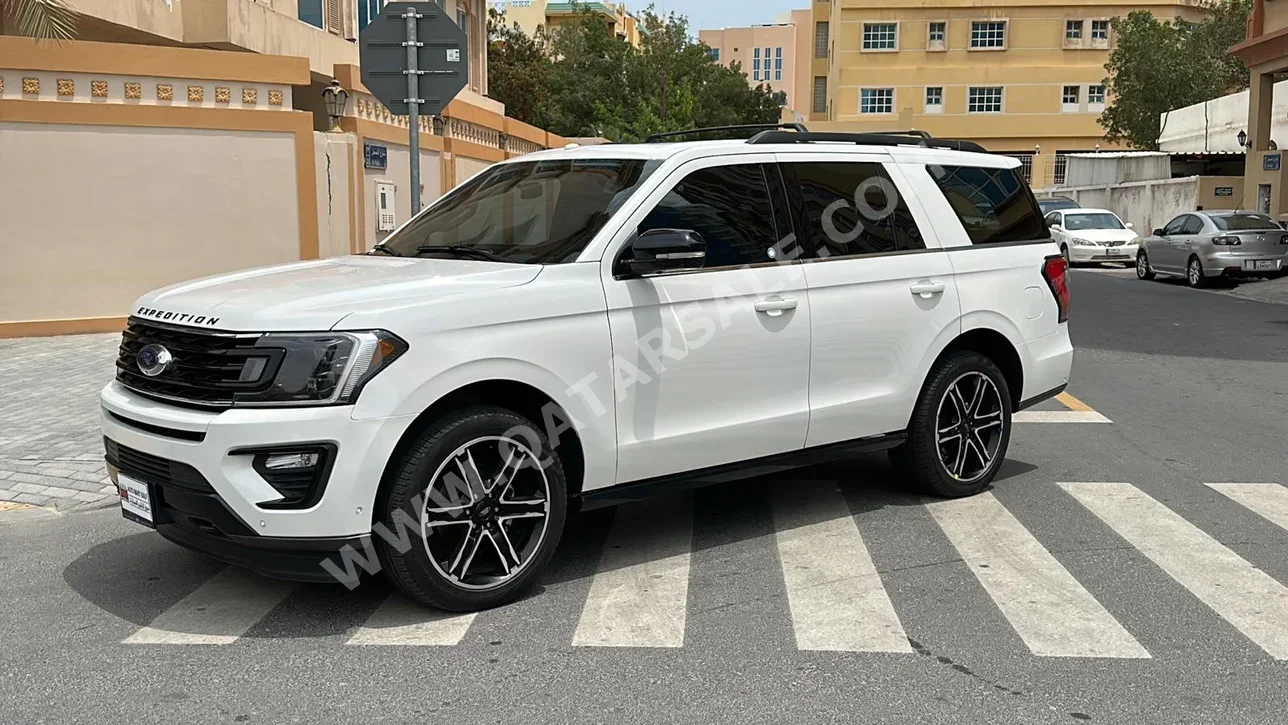 Ford  Expedition  Limited  2021  Automatic  59,000 Km  8 Cylinder  Four Wheel Drive (4WD)  SUV  White