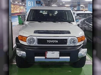 Toyota  FJ Cruiser  2022  Automatic  13,500 Km  6 Cylinder  Four Wheel Drive (4WD)  SUV  White  With Warranty