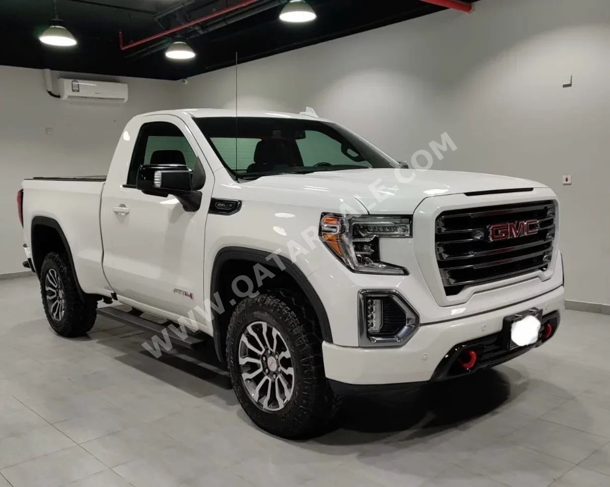 GMC  Sierra  AT4  2021  Automatic  32,000 Km  8 Cylinder  Four Wheel Drive (4WD)  Pick Up  White